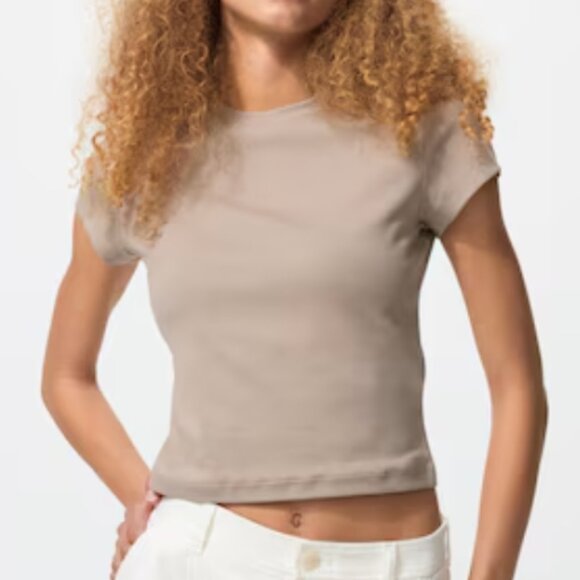 Uniqlo Mini T-Shirt - Picture 4 of 4